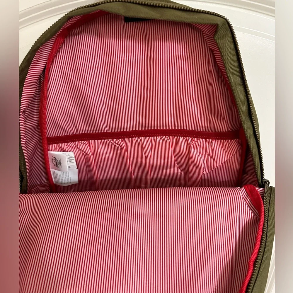 Herschel Settlement Backpack - Green (Military Olive) - Picture 3 of 3